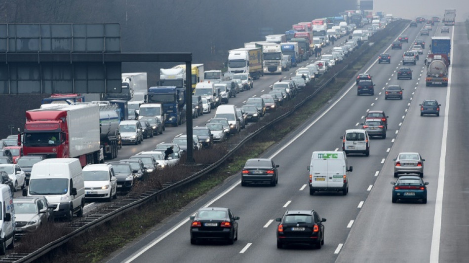 Fu&szlig;g&auml;nger wird auf Autobahn in Niedersachsen &uuml;berfahren und stirbt