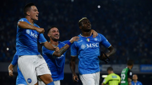Perfect Napoli see off Sassuolo, Juve survive penalty controversy