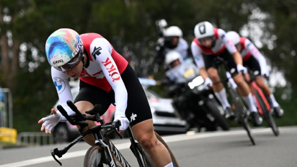 Suiza gana el relevo mixto, ca&iacute;da de Van Vleuten
