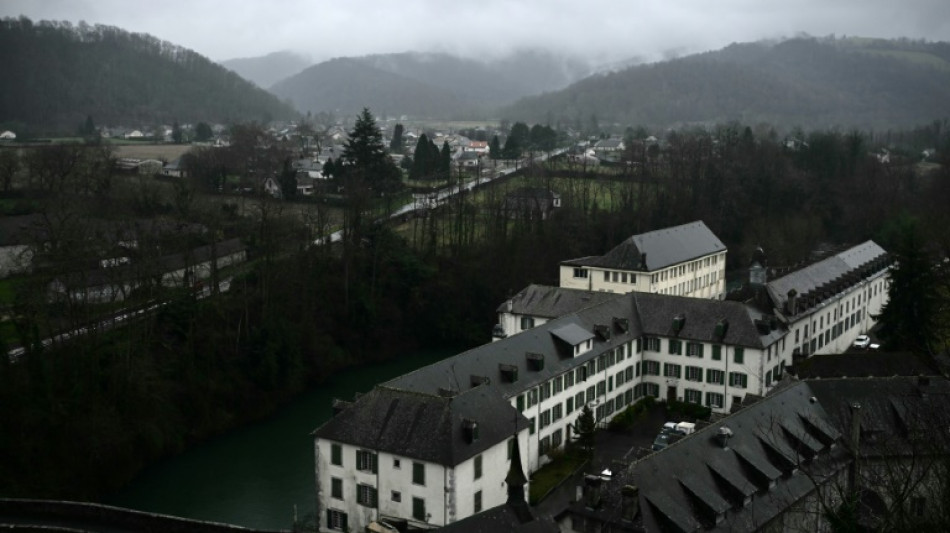 Filha de premi&ecirc; franc&ecirc;s diz que sofreu viol&ecirc;ncia de congrega&ccedil;&atilde;o cat&oacute;lica