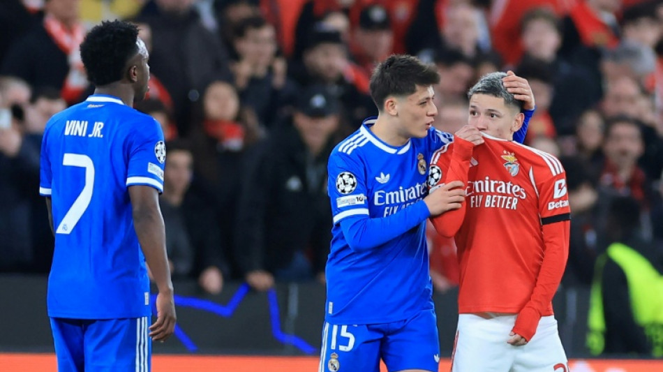 Benfica suspende 5 s&oacute;cios por suspeita de racismo contra o Real Madrid