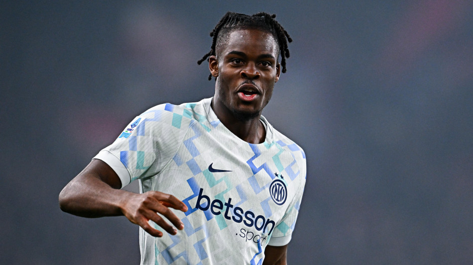 L'Inter perde Bisseck, non ci sar&agrave; contro la Roma