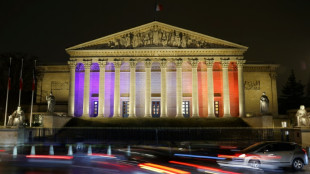 Ofensiva final na Fran&ccedil;a antes de elei&ccedil;&atilde;o-chave que tem a extrema direita na lideran&ccedil;a