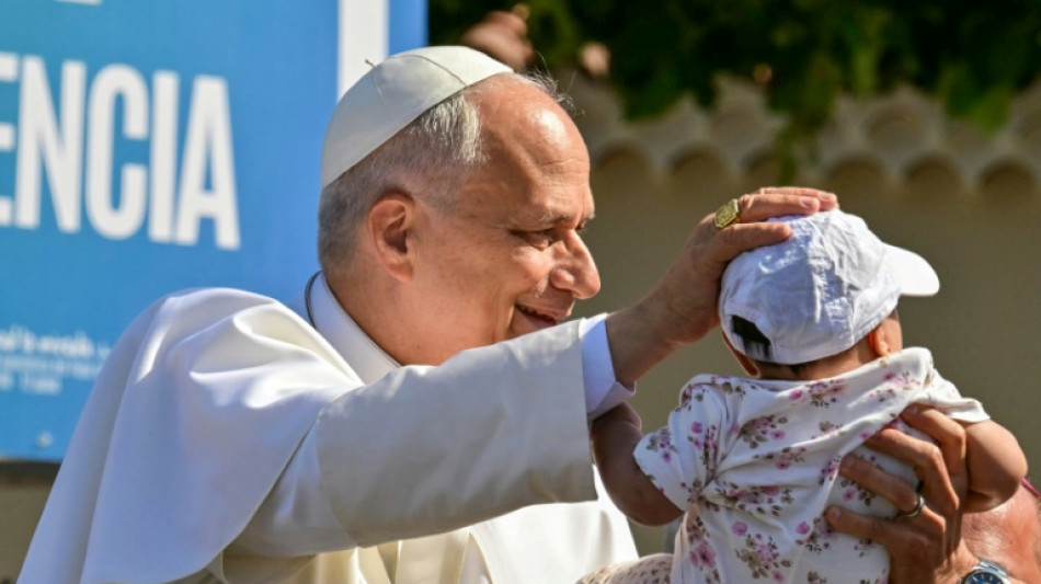 Ca&oacute;tico fim da visita do papa, que volta a Roma no avi&atilde;o do rei da Espanha
