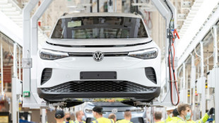 Automobile: les ventes d'&eacute;lectriques explosent, les mati&egrave;res premi&egrave;res inqui&egrave;tent, selon un rapport 