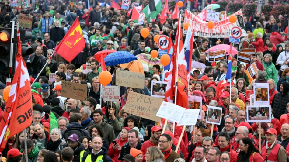 Milhares protestam em Bruxelas contra cortes anunciados pelo governo belga