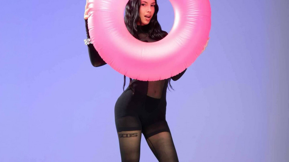 Esce Desol&eacute;e, Anna subito in vetta alle classifiche digitali