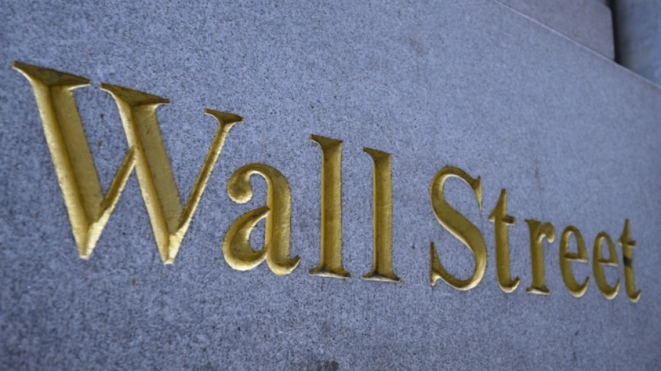 Wall Street, rassur&eacute;e sur la consommation, a fait grimper le Dow Jones au d&eacute;triment du Nasdaq