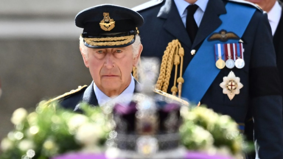 Carlos III viaja a Gales antes de velar el f&eacute;retro de Isabel II