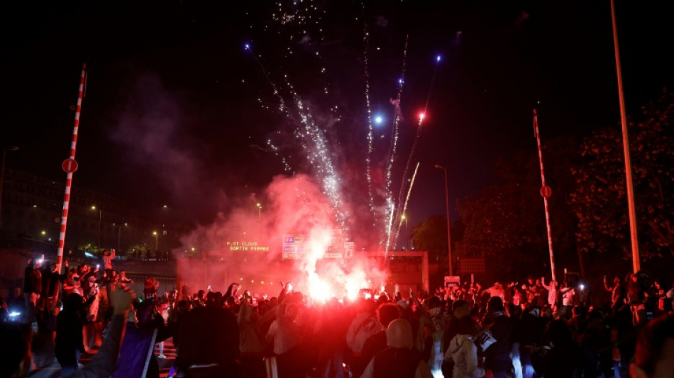 Celebraciones de aficionados del PSG dejan m&aacute;s de cuarenta detenidos y tres heridos