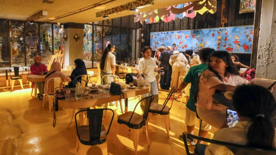 En Libye, des d&eacute;chets au coeur d'un caf&eacute; culturel qui sensibilise &agrave; la pollution