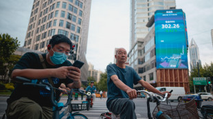 Borsa: Hong Kong negativa, apre a -0,41%