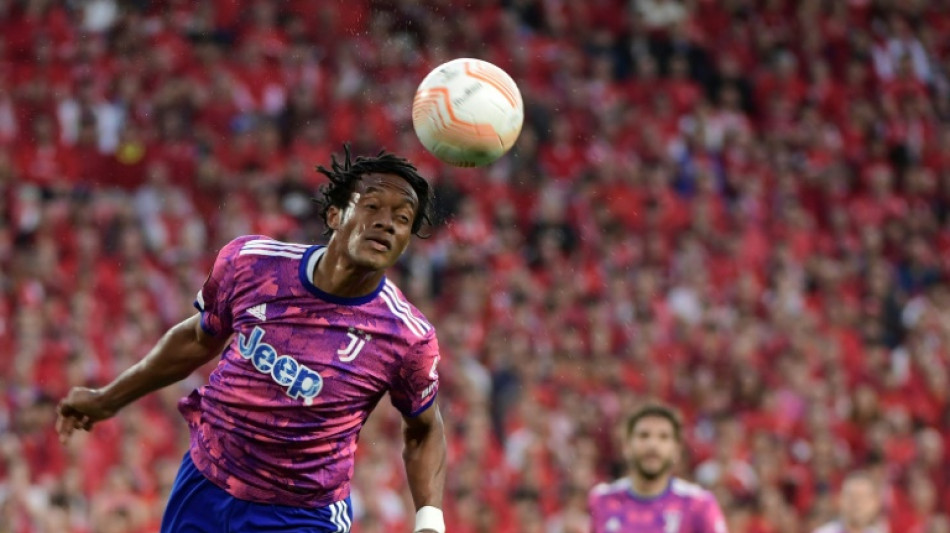 Inter sign free agent Cuadrado to fan fury