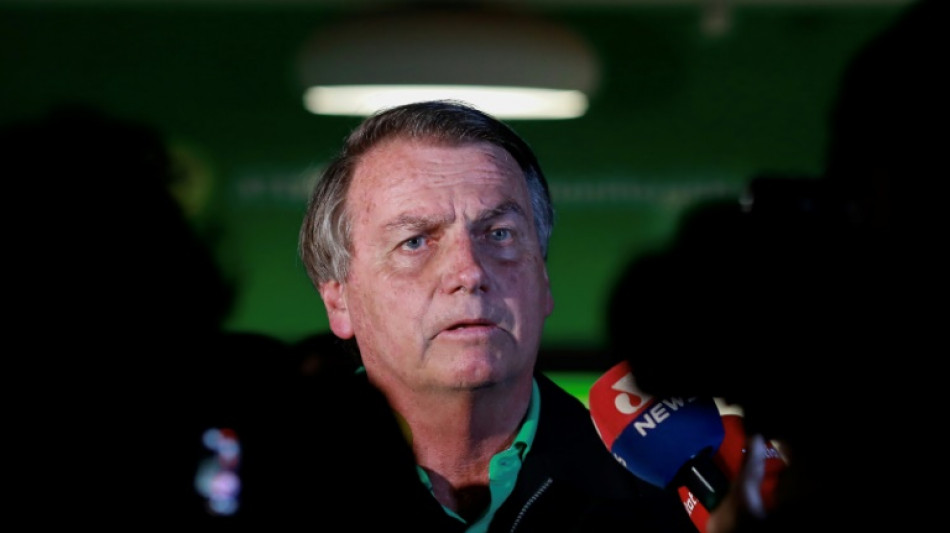 Bolsonaro deixa o hospital ap&oacute;s duas semanas de tratamento por infec&ccedil;&atilde;o de pele