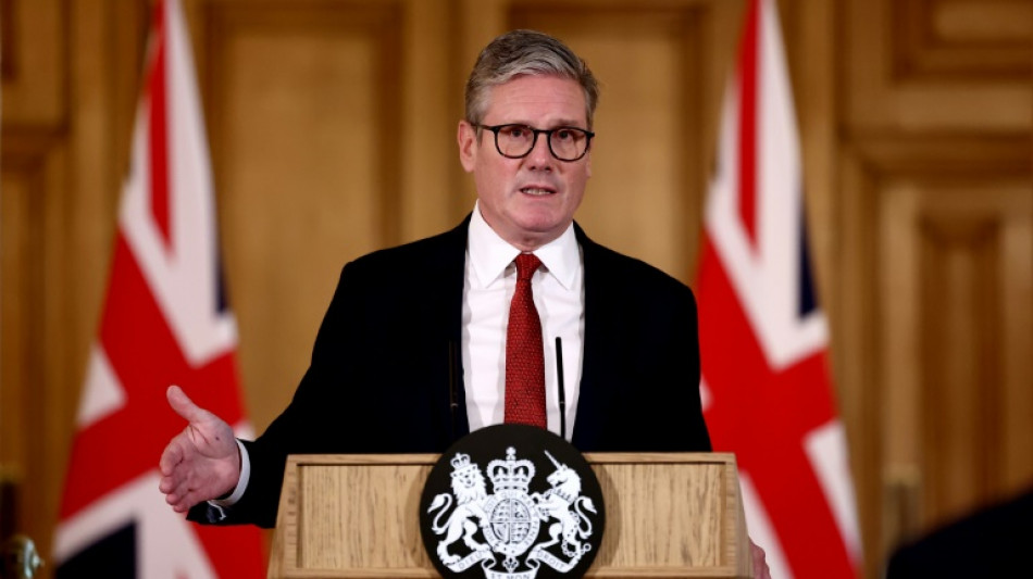 Premier brit&acirc;nico promete condena&ccedil;&otilde;es 'r&aacute;pidas' ap&oacute;s dist&uacute;rbios da extrema direita