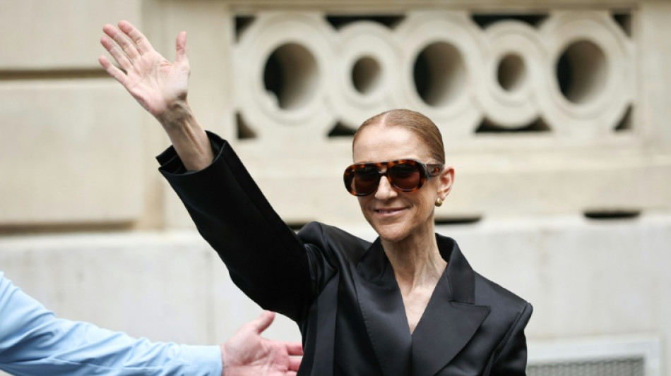 "Karaok&eacute; g&eacute;ant" &agrave; Paris en hommage &agrave; C&eacute;line Dion avant son concert 