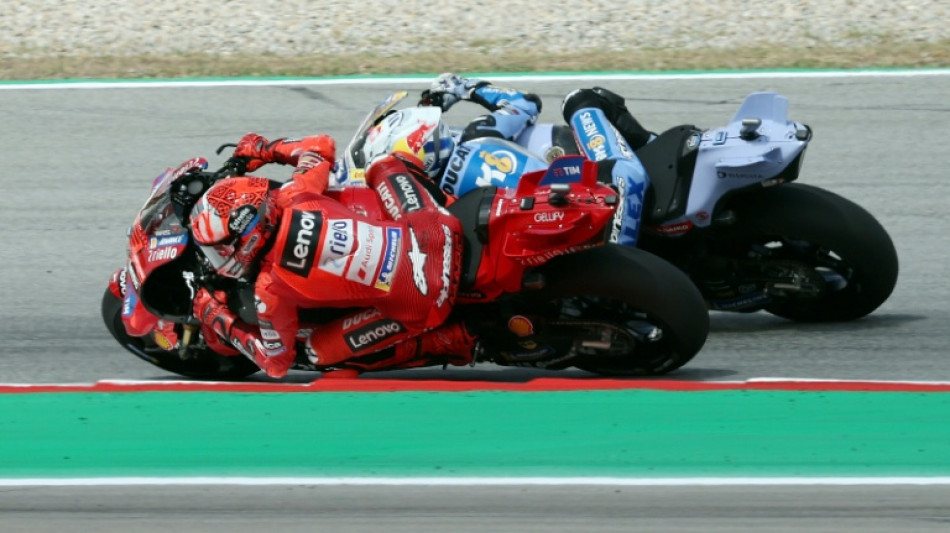 Los M&aacute;rquez se reparten el bot&iacute;n: &Aacute;lex gana en Montmel&oacute;, Marc se acerca al Mundial