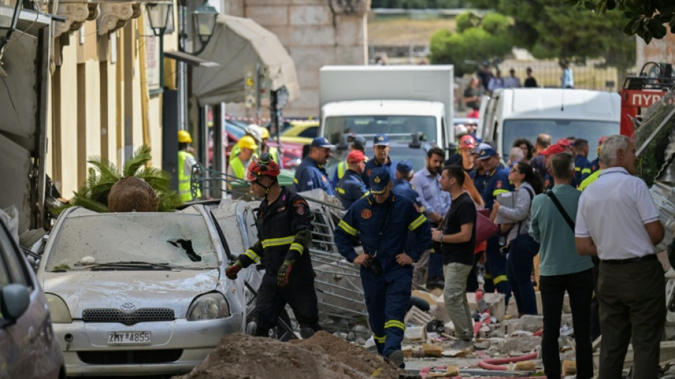 Corpos de turistas americanos s&atilde;o recuperados ap&oacute;s pr&eacute;dio desabar em Atenas