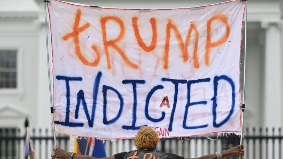 Trump se encuentra con sus bases tras acusaci&oacute;n explosiva en la justicia de EEUU