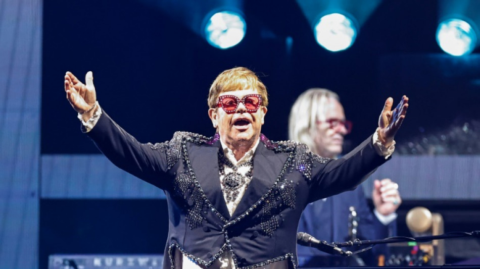 Le prince Harry et Elton John attaquent l'&eacute;diteur du Daily Mail en justice