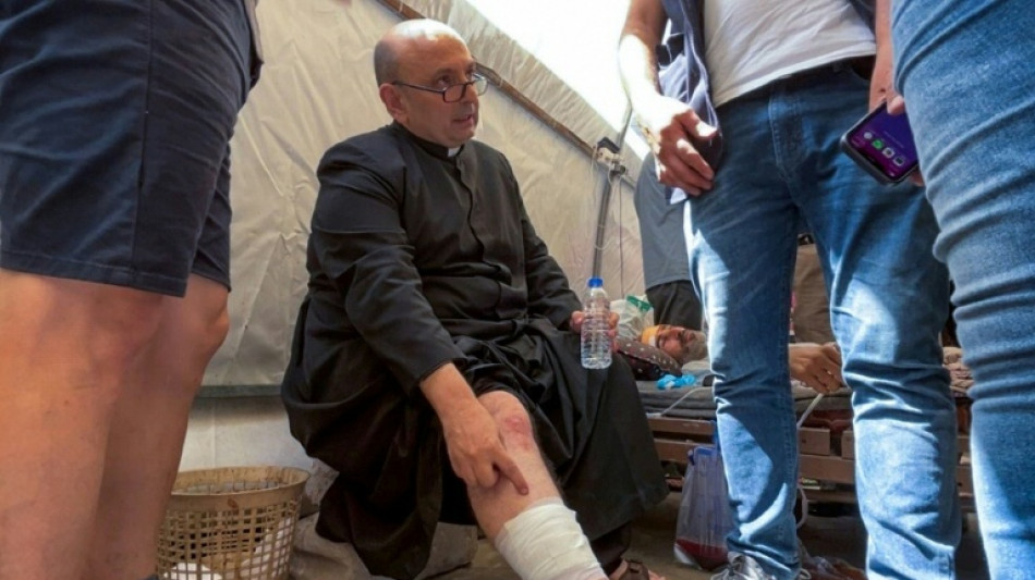 Une frappe sur l'église catholique de Gaza fait deux morts, selon la Défense civile 