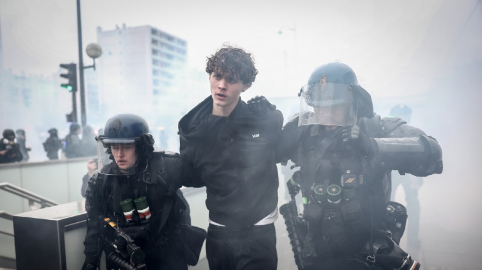 Fran&ccedil;a registra 1.314 detidos e 53 policiais feridos em novos protestos no s&aacute;bado