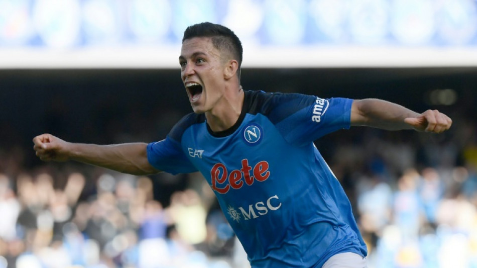 Raspadori strikes late against Spezia to fire Napoli top