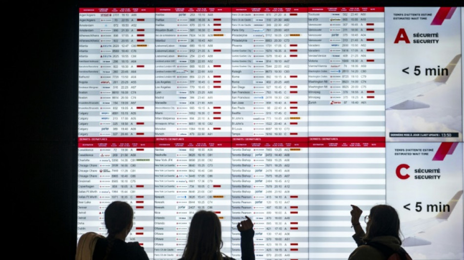 Auxiliares de vuelo de Air Canada desafían decisión judicial de terminar la huelga