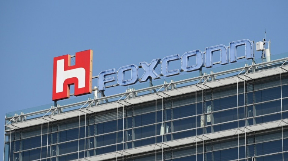 Le g&eacute;ant de l'&eacute;lectronique Foxconn dit embaucher &agrave; nouveau