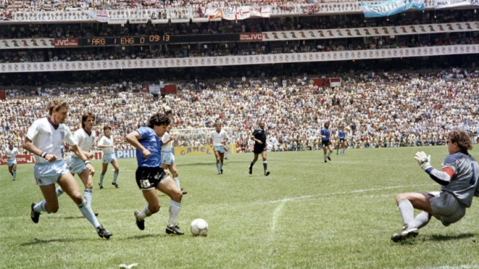 Quarenta anos depois da 'M&atilde;o de Deus' de Maradona, chega a vez de Messi