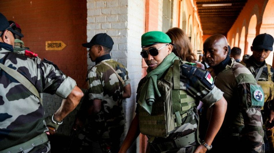 Coronel toma posse como presidente de Madagascar ap&oacute;s golpe de Estado