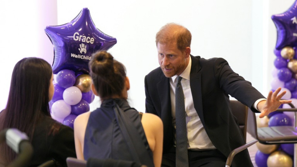 Le prince Harry se recueille sur la tombe de sa grand-mère à Windsor
