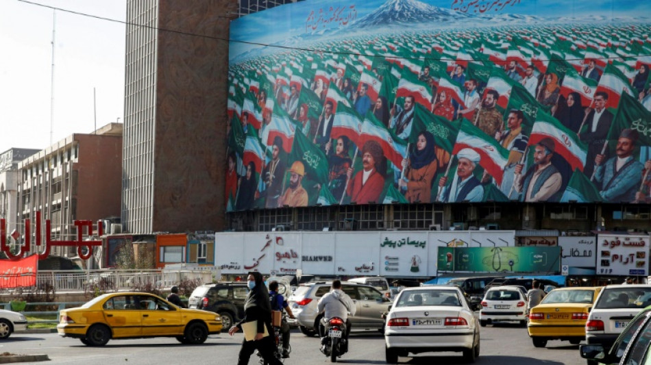 Ir&aacute;n ejecuta a tres hombres por violar a una docena de mujeres