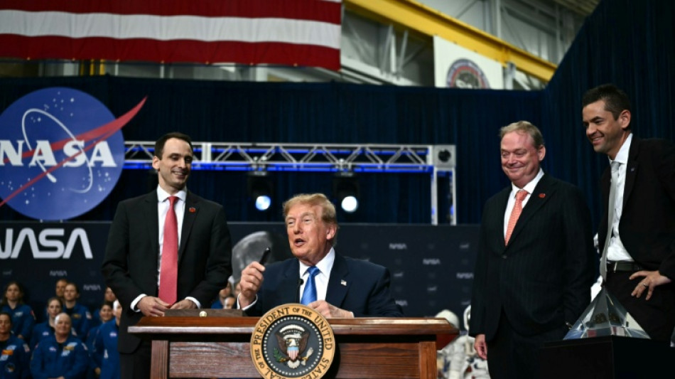Trump anuncia cria&ccedil;&atilde;o da Academia Espacial dos EUA