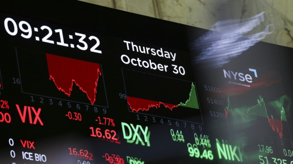 Wall Street termine en baisse, lest&eacute;e par la tech et la Fed