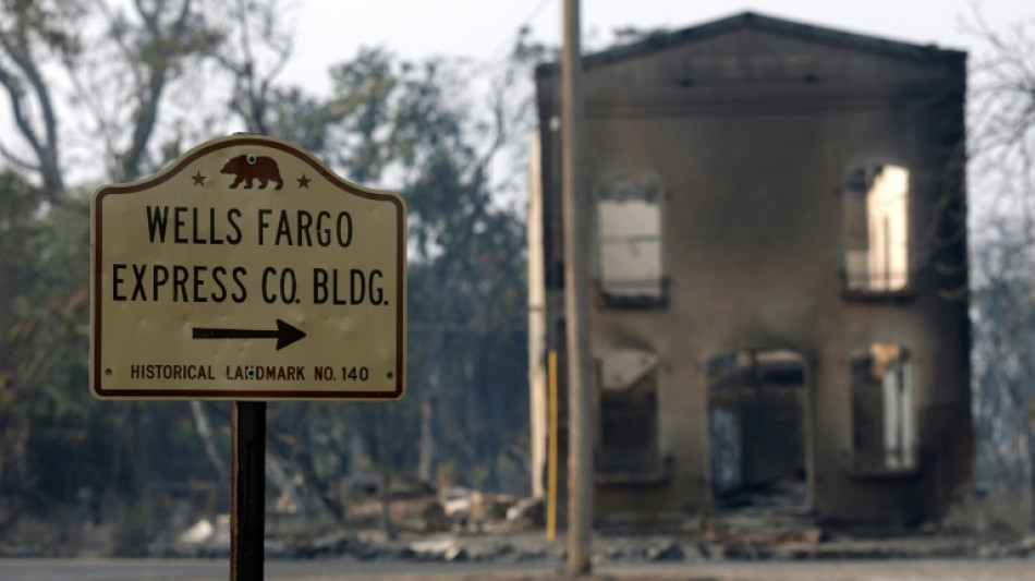 Incendio forestal arrasa poblado de la fiebre del oro en California