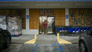 Helene se torna 'perigoso furac&atilde;o' de categoria 3 ao se aproximar da Fl&oacute;rida