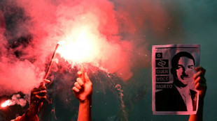 'Bolsonaro nunca mais': milhares de pessoas v&atilde;o &agrave;s ruas antes do segundo turno