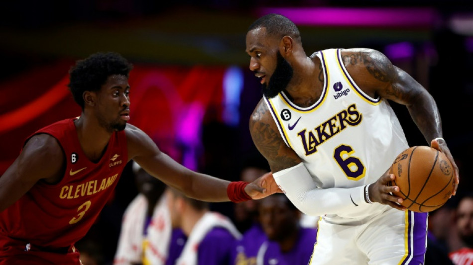 Mitchell, Garland lead Cavs past James and Lakers