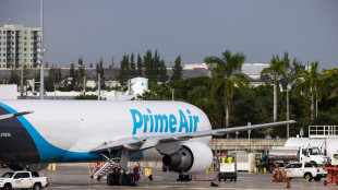 Aereo Amazon fuori pista a Miami, 'cinque morti e vari feriti'
