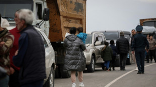 Miles huyen de Karabaj, donde Bak&uacute; prometi&oacute; "garantizar" derechos