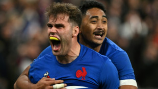 Penaud late try guides France to Australia win