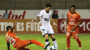 Botafogo sofre no fim mas vence C&eacute;sar Vallejo (3-2) e lidera Grupo A da Sul-Americana