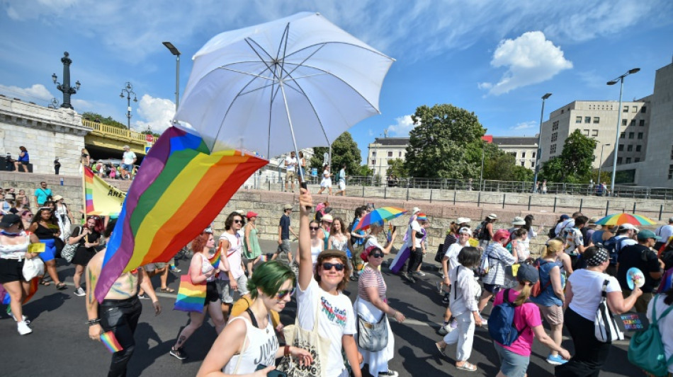 Hongrie: des milliers de personnes pour la Marche des fiert&eacute;s 