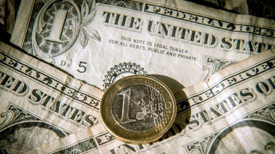El miedo a la recesi&oacute;n derrumba el petr&oacute;leo, las bolsas y el euro