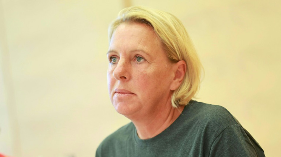 Nashorn t&ouml;tet in Zoo in Salzburg Tierpflegerin aus Bayern