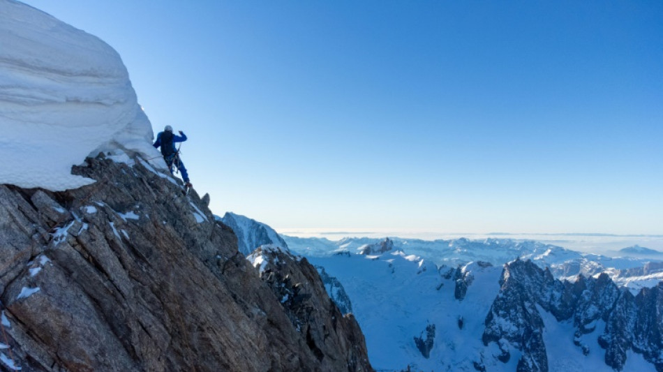 Massif du Mont Blanc: Premi&egrave;re ascension en hiver et en solo r&eacute;ussie sur la face nord des Grandes Jorasses