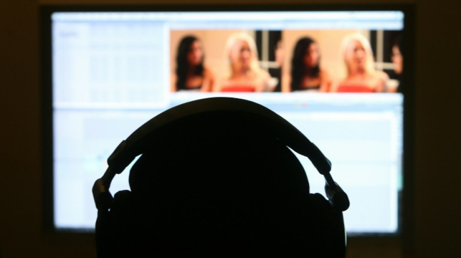 "Jacquie et Michel": 5 personnes dont le propri&eacute;taire du site porno pr&eacute;sent&eacute;es &agrave; la justice