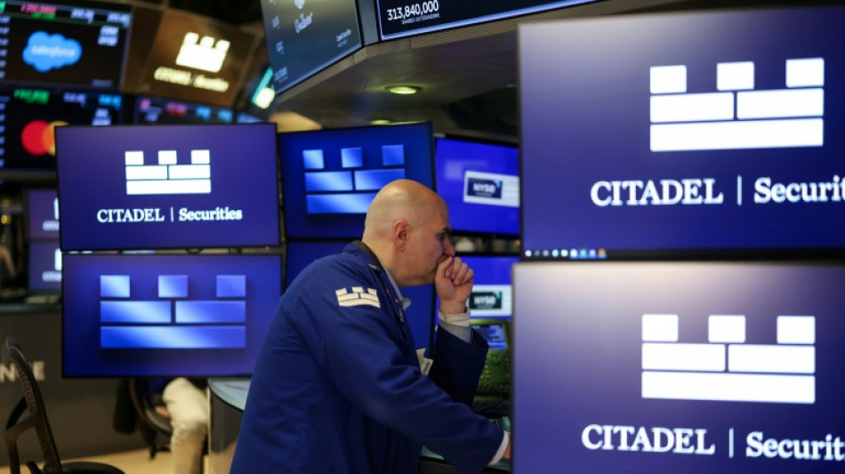 Wall Street ouvre en nette baisse, sous pression face aux incertitudes &eacute;conomiques 