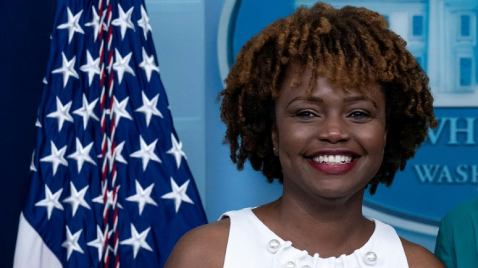 Avec Karine Jean-Pierre, une femme noire et lesbienne devient pour la premi&egrave;re fois la voix de la Maison Blanche